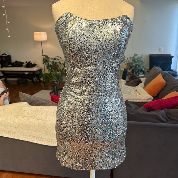 Lulus Dresses & Skirts - Lulu’s Silver Sequin Dress M. EUC